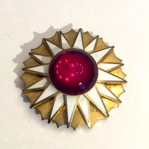 Vintage 16 point star brooch gold tone / ruby tone